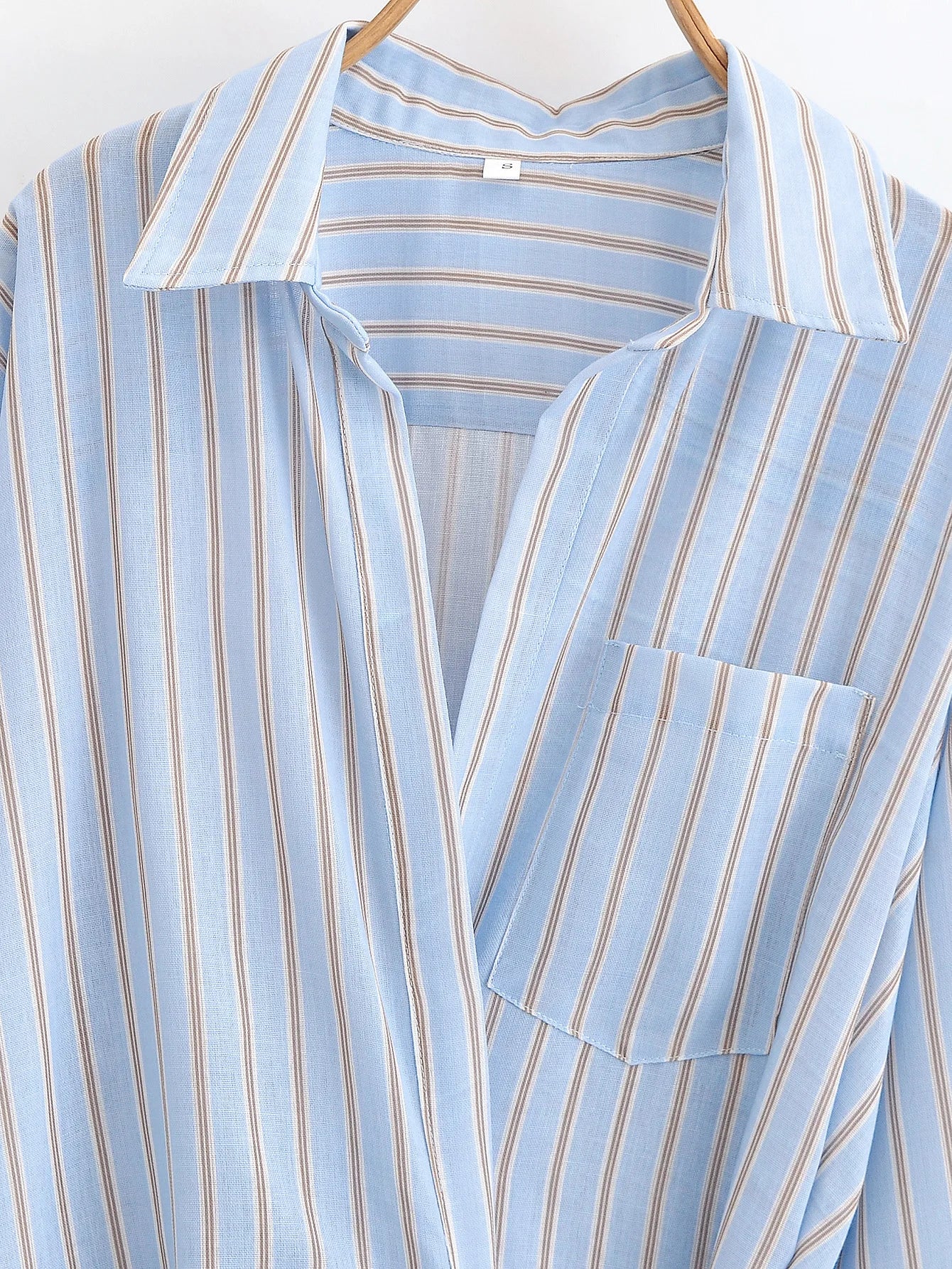 Women's clothing 2025 autumn new style, fashionable and versatile, simple and long-sleeved design, striped double-collar joint